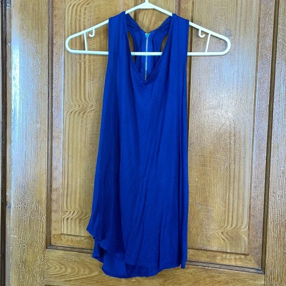 🌵2/$30•Dynamite Tank • Versatile - Picture 1 of 5